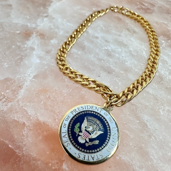Presidential Seal Gold Chain Charm/Pendant RONALD REGAN Gold Tone Bracelet 0710 - Picture 8 of 8